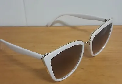 Vintage Catseye White & Gold Metal Sunglasses For Women.  • $38