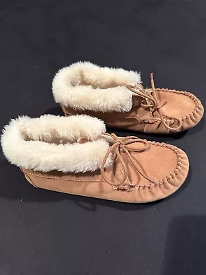 Women's Suede Moccasins With Faux Fur Size 8 Medium • $12