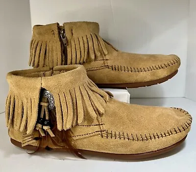Minnetonka Women’s 7.5 Moccasin Ankle Boot Concho Feathers Camel Tan Leather • $34.99