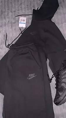 £100 • Buy Nike Sportswear Tracksuit Tech Fleece Style Full Tracksuit Size L Black