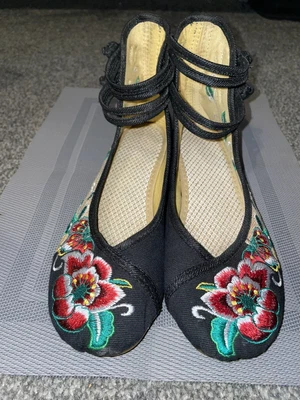 £11.80 • Buy Pretty Chinese Style Shoes