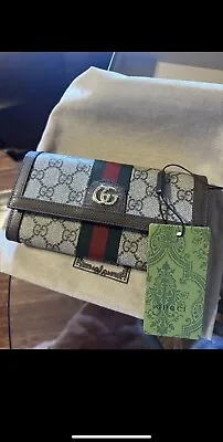 Gucci Wallet New • $350