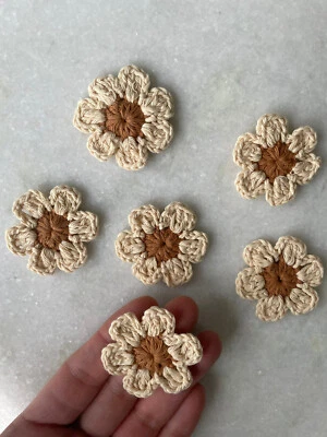 £3.50 • Buy NEW HANDMADE  CROCHET COTTON FLOWERS DAISIES  SIZE 5cm