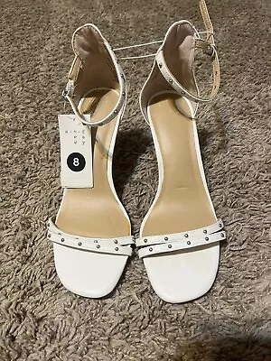Women’s White Three Inch Heels NWT  Size 8 • $0.99