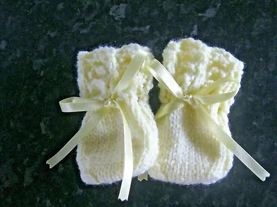 Hand Knitted Baby Mittens In Lemon Size New Born (6) • £3.20