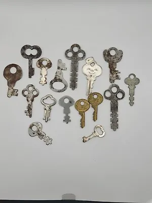 Lot Of 16 Vintage Skeleton Flat Keys • $9.99