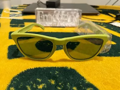 Oakley Frogskins Aspen Green Sunglasses Emerald Iridium Lens Brand New • $130