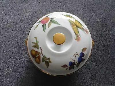 Royal Worcester Round Serving Dish With Lid • £15