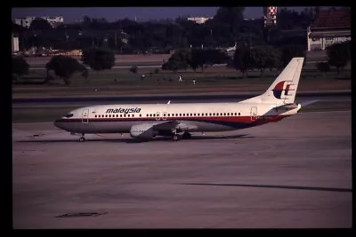 Original Fujichrome Colour Slide Malaysia Airlines Boeing 737-400 Aircraft. • £2.95