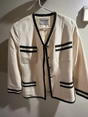 $600 • Buy Chanel Vintage Jacket 1991