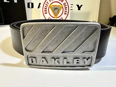 Men's Oakley Vintage • Crest Buckle Plate Leather Golf Belt - Size Small • $69