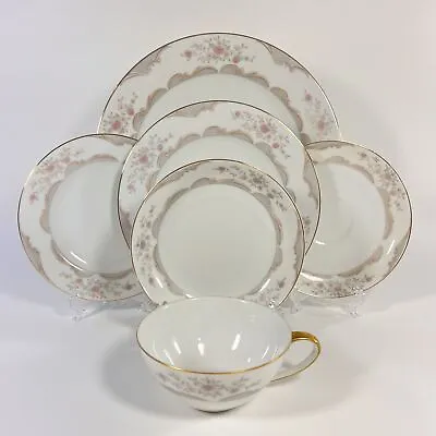 Victoria By Mikasa 8202 Dinnerware Set • $35