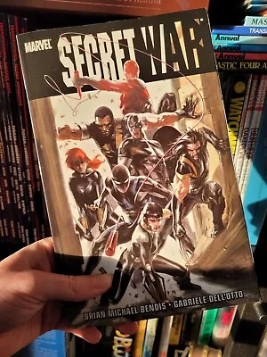 Marvel Comics: SECRET WAR Graphic Novel TPB • £4.99