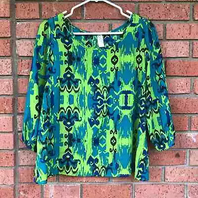 Yahada Back Button Blouse • $12