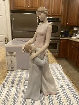 Lladro 6771 Someone To Look Up To W/ Original Box - Brand New Condition • $395