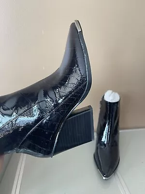 Vince Camuto ANIKAH Patent Leather Croco Embossed Metal Pointed Toe Boots Sz7.5 • $75.65