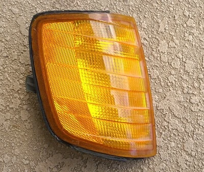 $49.95 • Buy 86 - 93  Mercedes W124 300e  300d Right  Turn  Signal  / Corner Light