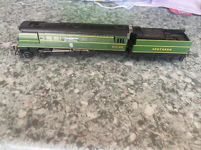 HORNBY R320 BODY For SOUTHERN 4-6-2 BATTLE Of BRITAIN LOCO 21C165 HURRICANE Oj • £8