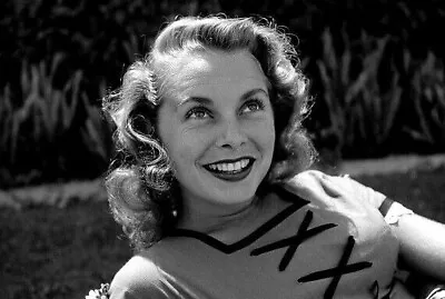 Janet Leigh  Unsigned 6  X 4  Photo - Beautiful American Actress *2175 • £1.60