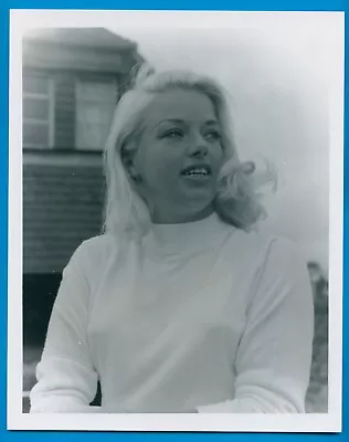 Darkroom Produced 8x10 Photograph Blonde Bombshell Actress Diana Dors D34 • £14.99