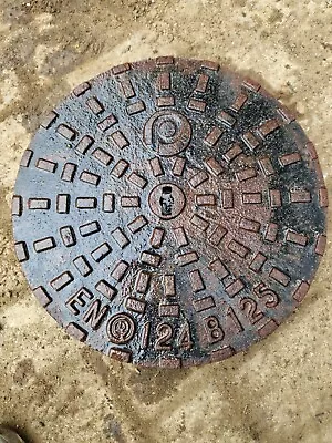 Reclaimed Round Cast Iron Manhole Drain Cover 340mm Lifting Keyhole FREE P&P • £70