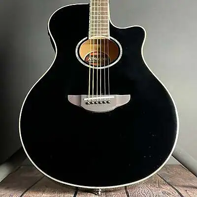 Yamaha APX600 Thinline Acoustic- Black • $339.99