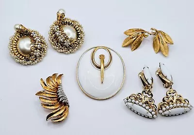 Vintage Jewelry Lot 5 Pieces Goldtone Faux Pearl Rhinestones Nice! • $20