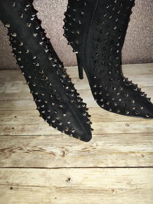 £40 • Buy Chase And Chloe Ladies Designer Rock Gothic Studded Suede Boots Size 6