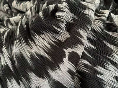 Rem 2 Metre Piece Of A Dark Ombre Ikat Print Poly Plissé Jersey Dress Fabric • £9.98