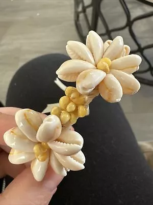 VTG  Creme Colored Hawaiian Shell Bracelet With Tie Ribbon • $16