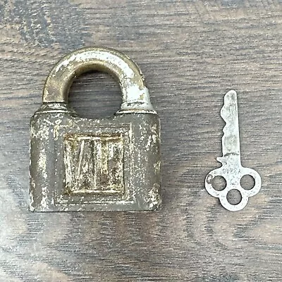 Yale And Towne Vintage/Antique Push Key Pad Lock Works With Key • $34.99