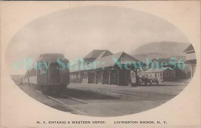 Livingston Manor NY - TRAIN & AUTO AT O&W RAILROAD STATION - Postcard Catskills • $15