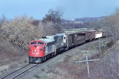 MH: Original Slide SOO LINE F7A #2226A+U30C W/Train - Byron WI 1979 • $3.99