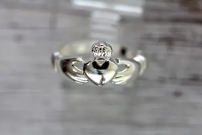 Vintage Claddagh Love Irish Sterling Silver 925 Ring Sz 6 Pretty Design • $28