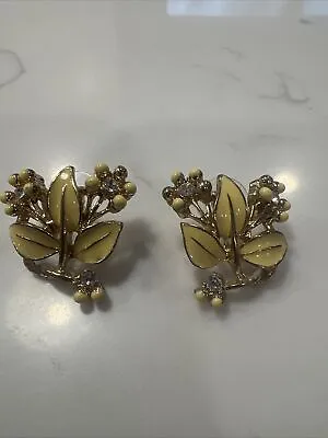 Vintage Yellow Pearl Bead & Enamel Leaves Gold Colored Clip On Earrings • $12.99