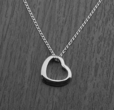 925 Sterling Silver Floating Heart Pendant Necklace On 18  Curb Chain  • £4.59