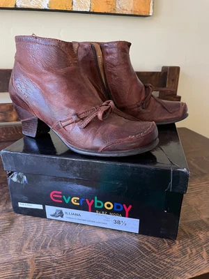 $38 • Buy EVERYBODY BZ MODA ILLIANA Leather Bootie Brown 8 38.5 Anthropologie Box Low Heel