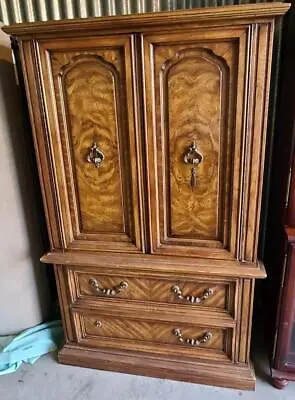 Vintage Full Size Armoire – GDC – GORGEOUS VENEER FINISH – BURLED INLAY • $299.99