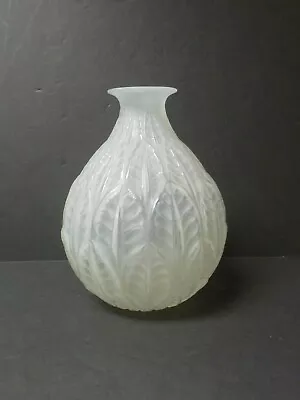 Authentic R. LALIQUE Opalescent MALESHERBES 9.25  Vase C. 1927  • $2650