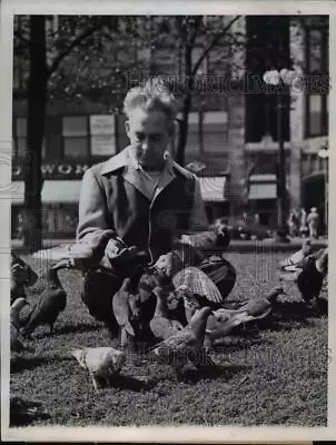 1947 Press Photo Chicago's Grant Park Friendly Birds Land On Mans Legs • $19.99