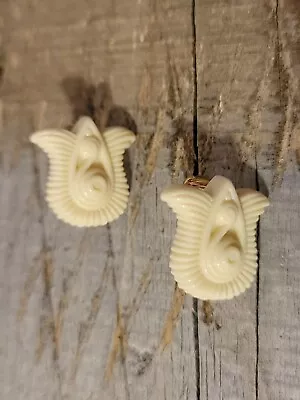 Vintage Avon White Lucite Tulip Clip On Earrings Flower Textured Spring Classy • $12