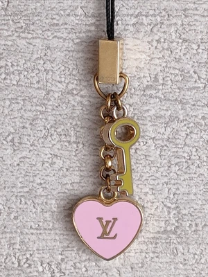 $128 • Buy LOUIS VUITTON Heart Key Motif Bag Charm Phone Strap Pink Gold Tone Accessory