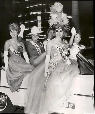 LG965 1964 Wire Photo MISS UNIVERSE KAREN SUE WEISBROOK MARY LOU FARRELL CANADA • $20