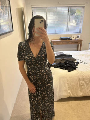 $54 • Buy TIGERLILY Dress Maxi Sz 8 Never Worn - Navy Floral