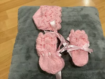 Babies New Hand Knitted Bonnet Mittens And Bootees Set • £3.50