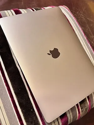 MacBook Air (Retina Display) 13.3  (256GB SSD Apple M1 8GB RAM-cracked Screen • $500