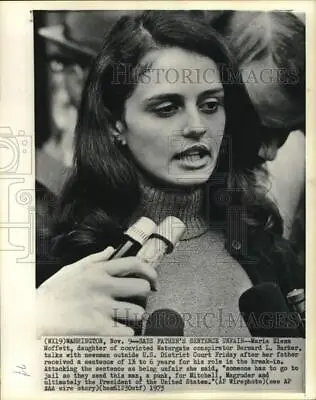 1973 Press Photo Marie Elena Moffett At Dad's Watergate News Conference In DC • $19.99