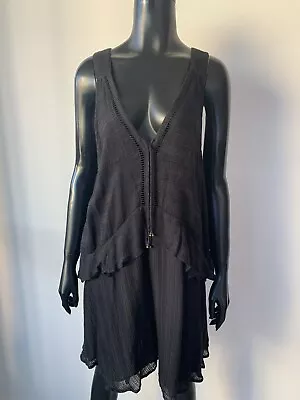 Tigerlily Palmar Dress Black Size 14 • $60