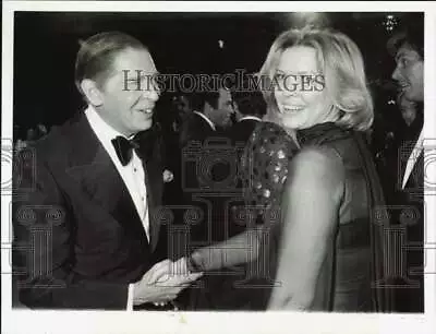 1975 Press Photo Milton Berle Congratulates Ellen Burstyn On Winning Tony Award. • $16.88