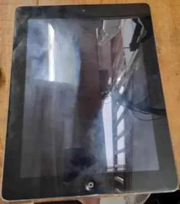 Apple IPad 3rd Gen. 16GB Wi-Fi 9.7in - Black (Used) • £12